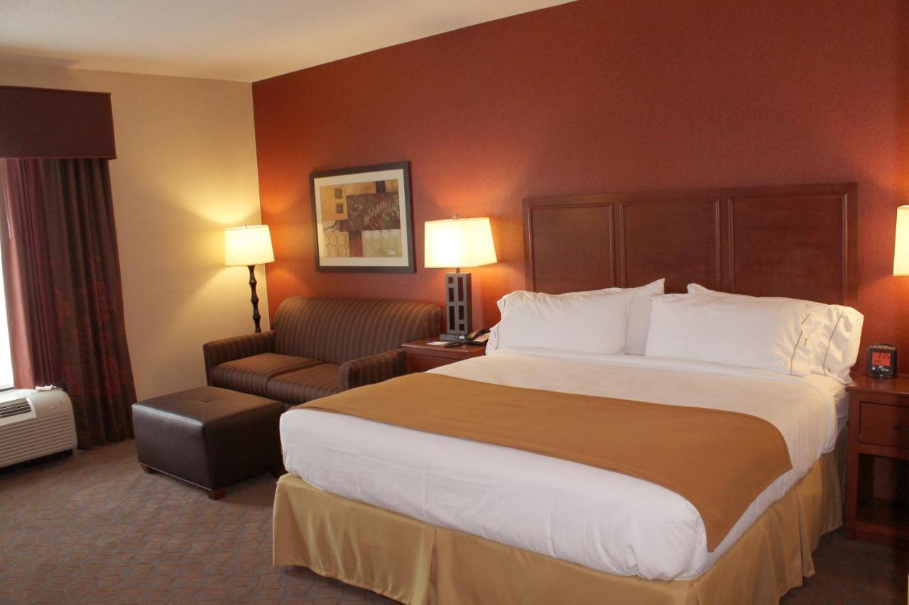 King Leisure - Non Smoking at Holiday Inn Express Hotel & Suites Paducah West by IHG