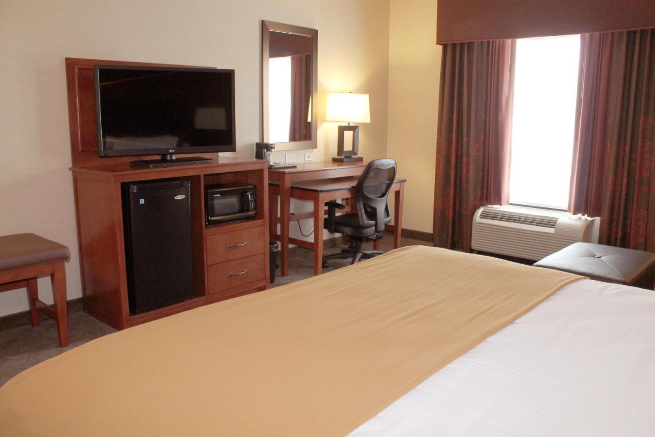 King Room - Disability Access - Non Smoking at Holiday Inn Express Hotel & Suites Paducah West by IHG