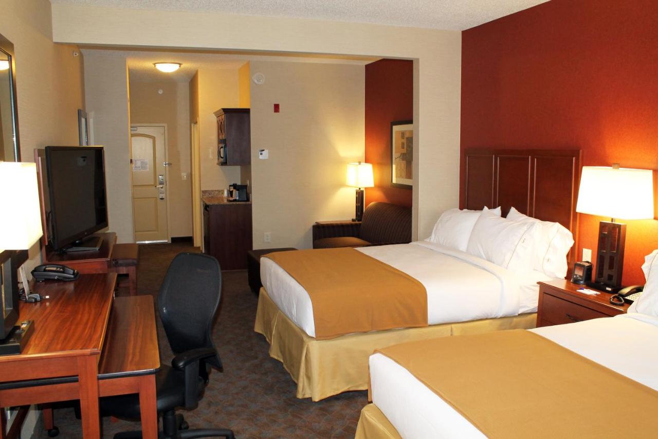 Queen Suite - Non-Smoking at Holiday Inn Express Hotel & Suites Paducah West by IHG