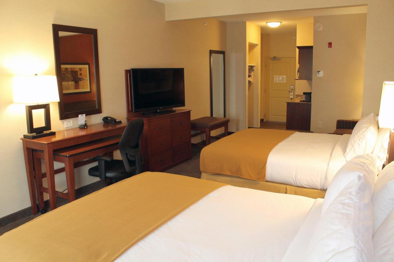 Queen Suite - Non-Smoking at Holiday Inn Express Hotel & Suites Paducah West by IHG