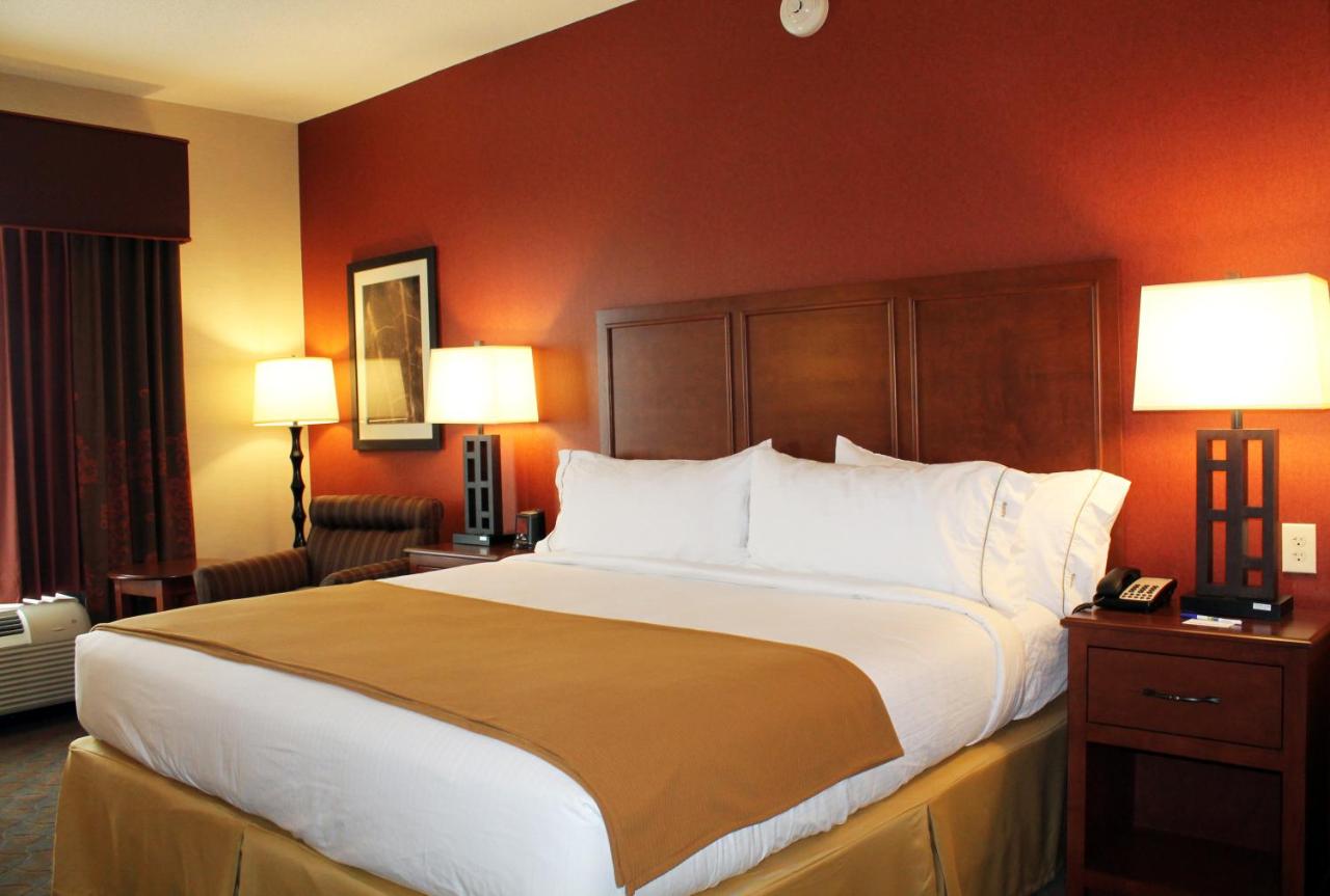 King Room - Disability Access - Non Smoking at Holiday Inn Express Hotel & Suites Paducah West by IHG