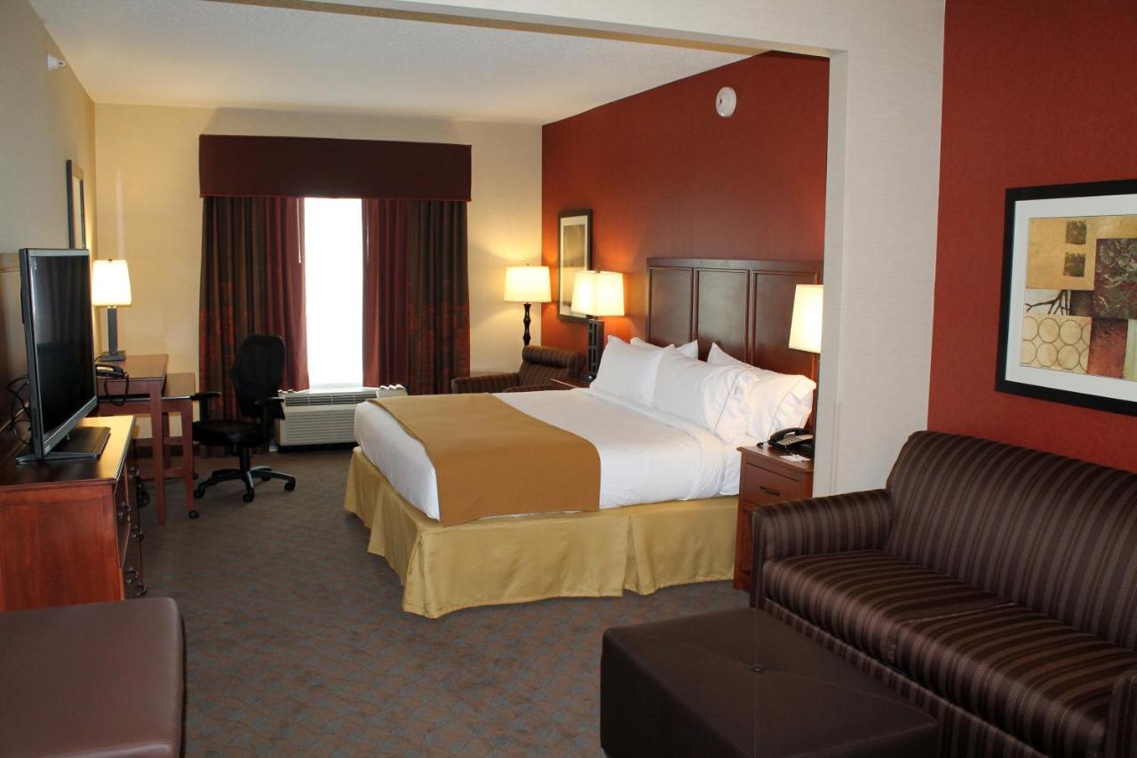 Suite - Mobility Access/Hearing Accessible at Holiday Inn Express Hotel & Suites Paducah West by IHG
