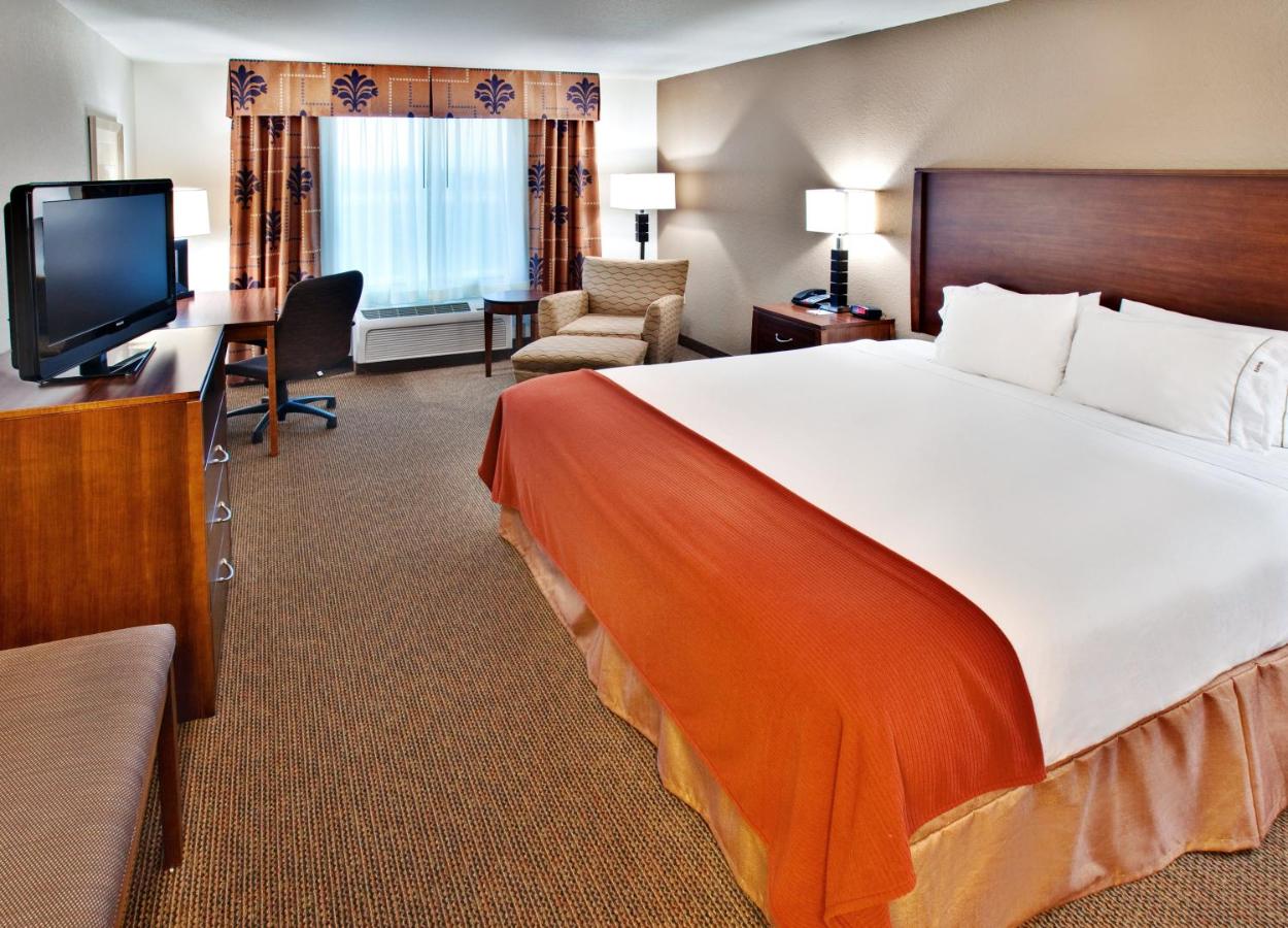One-Bedroom King Suite with Sofa Bed at Holiday Inn Express Hotel & Suites Dubuque by IHG