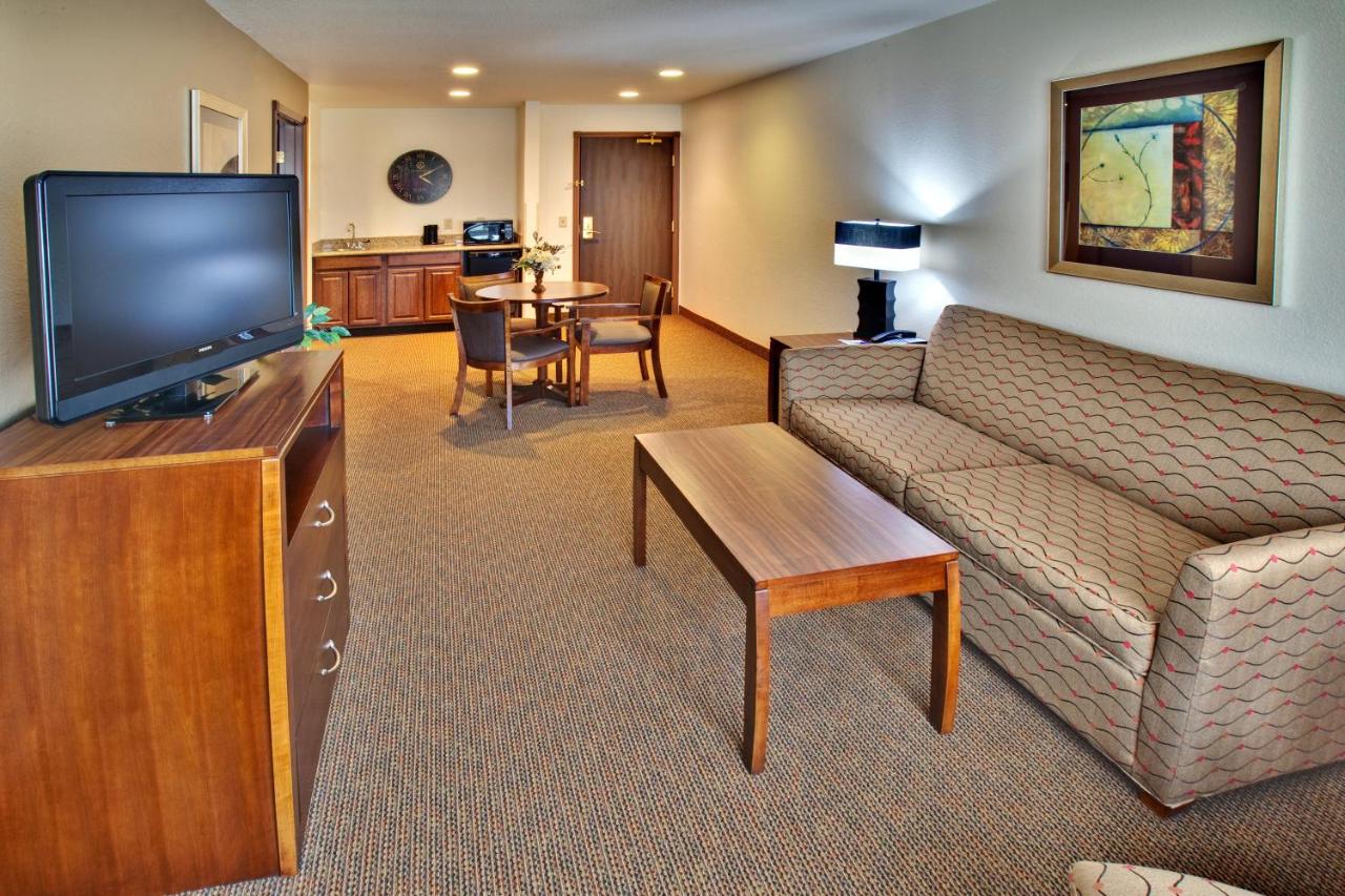 One-Bedroom King Suite with Sofa Bed at Holiday Inn Express Hotel & Suites Dubuque by IHG