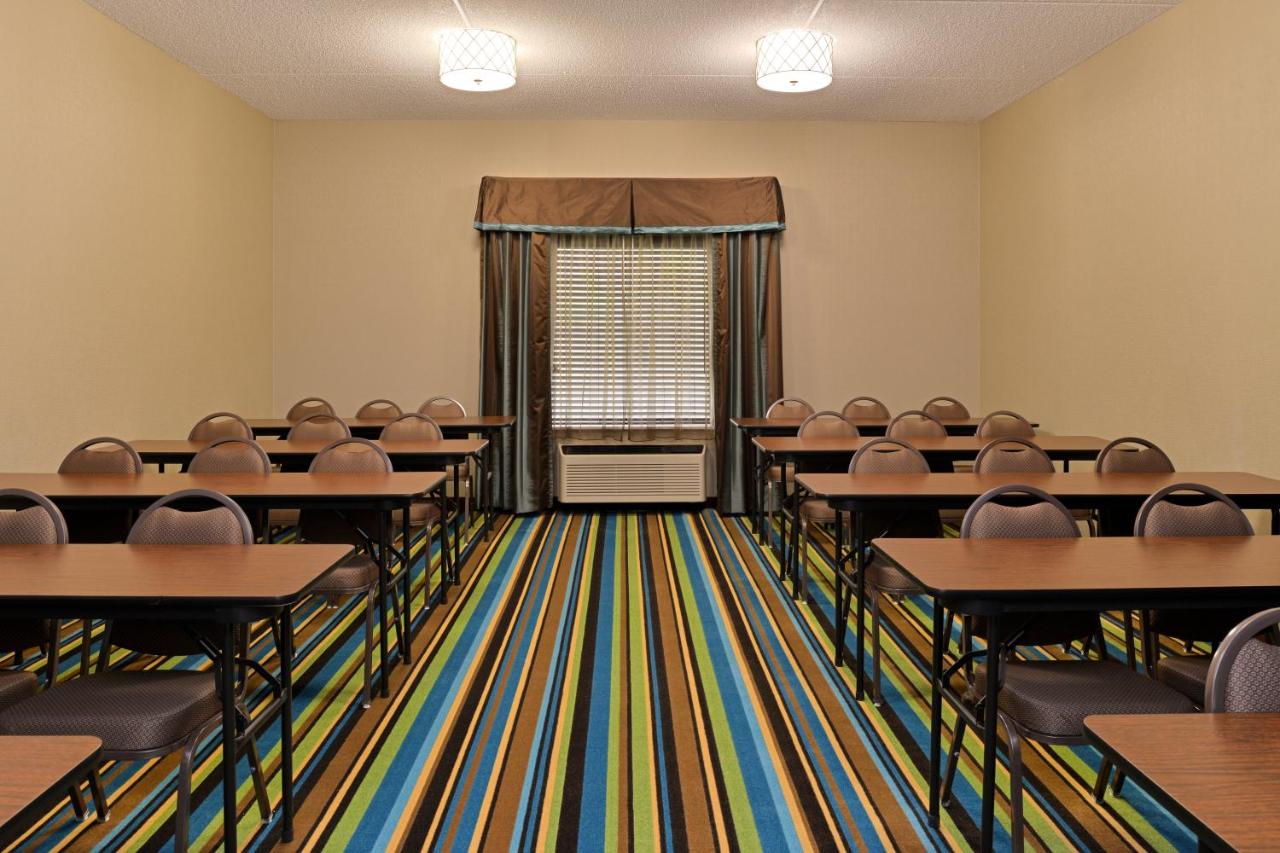 | Holiday Inn Express & Suites St Marys, an IHG Hotel