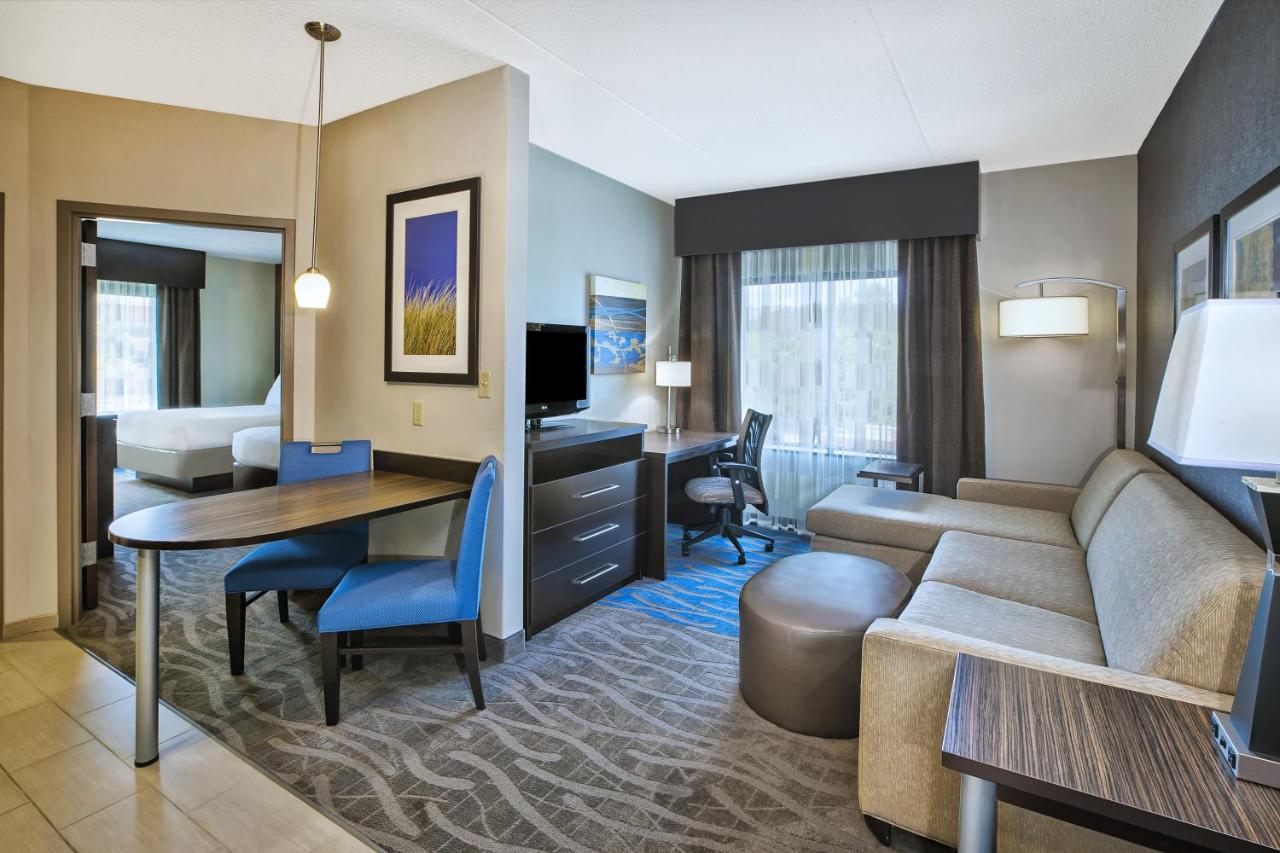 | Holiday Inn Express & Suites Dayton South - I-675, an IHG Hotel