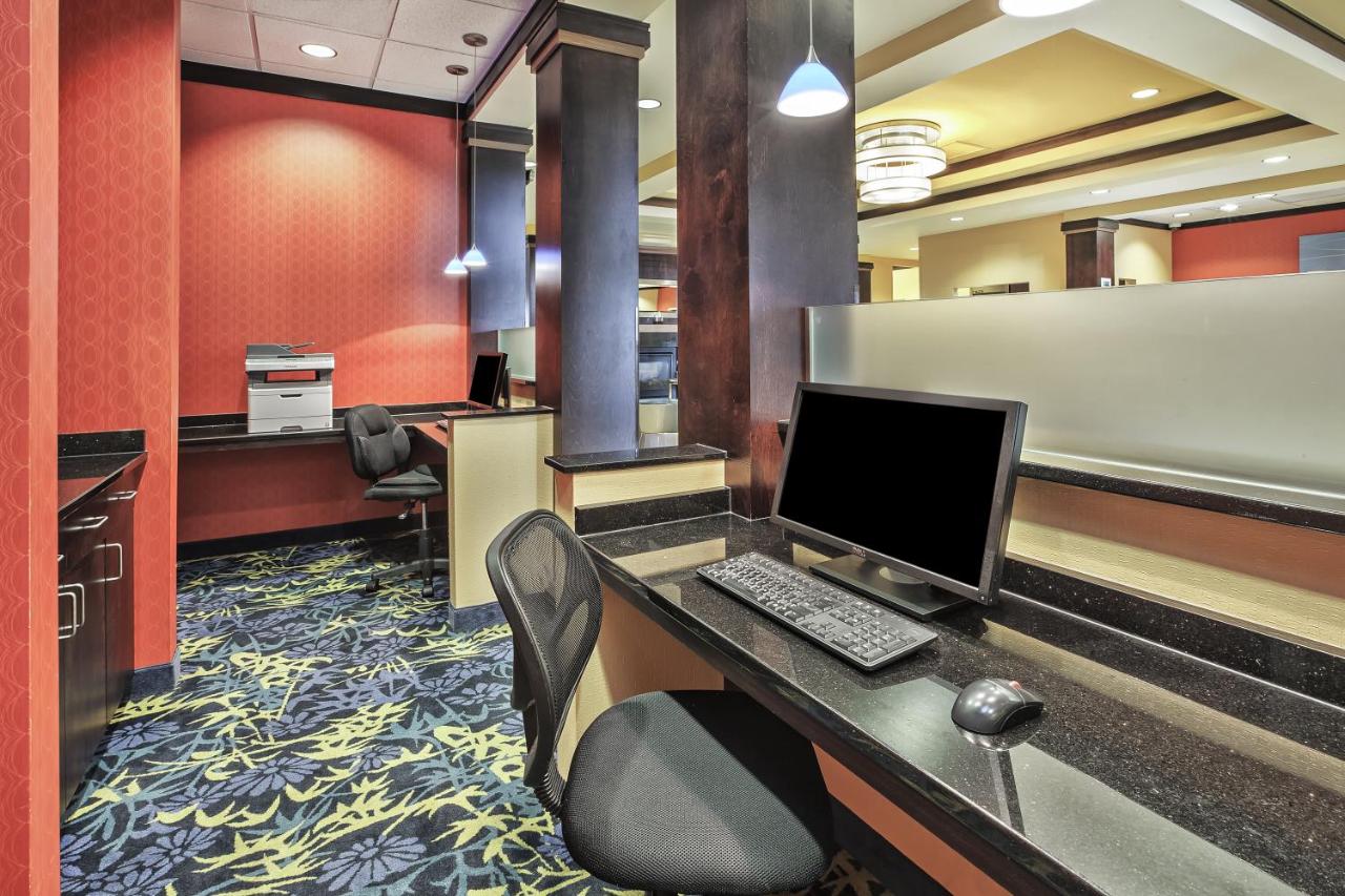 | Holiday Inn Express & Suites Dayton South - I-675, an IHG Hotel