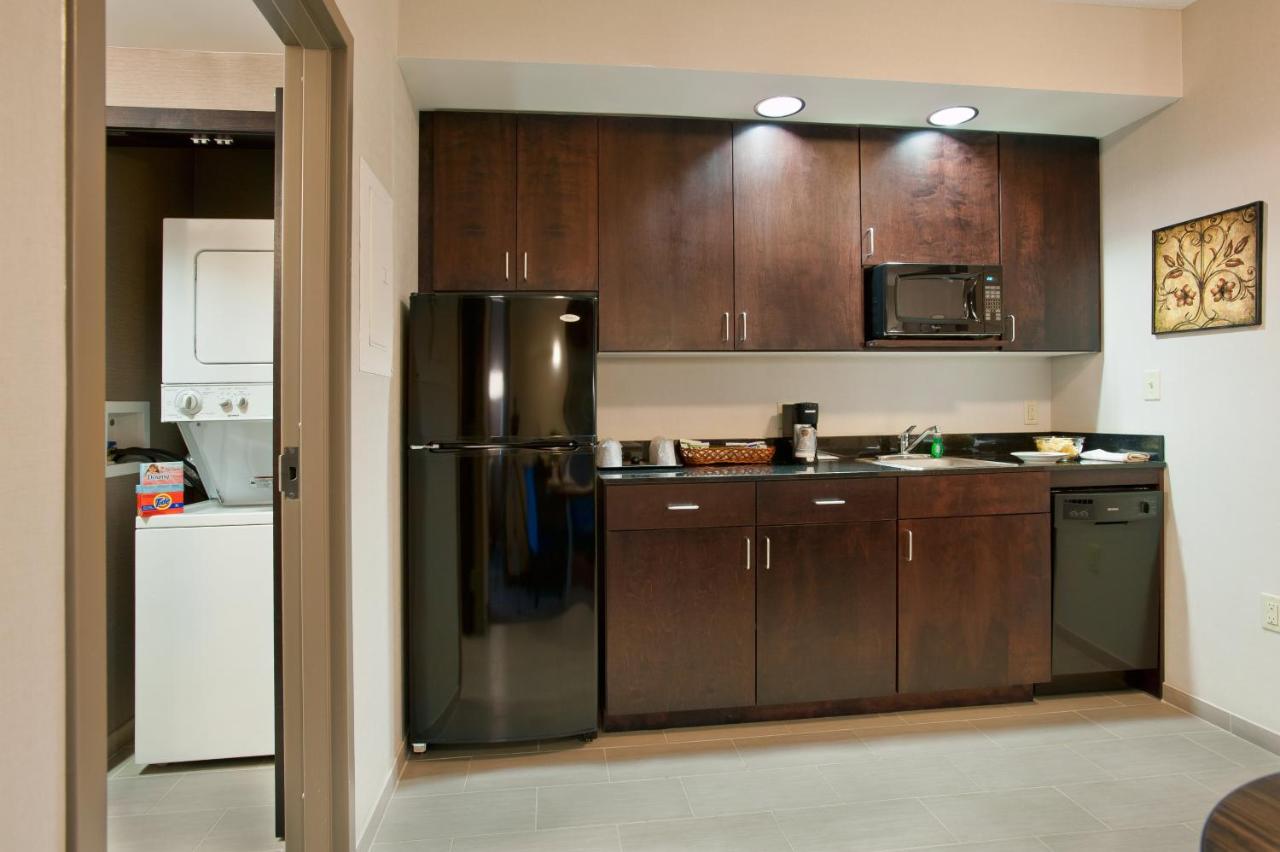 | Holiday Inn Express & Suites Dayton South - I-675, an IHG Hotel