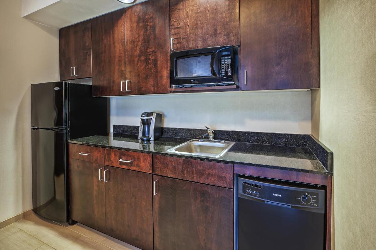 | Holiday Inn Express & Suites Dayton South - I-675, an IHG Hotel