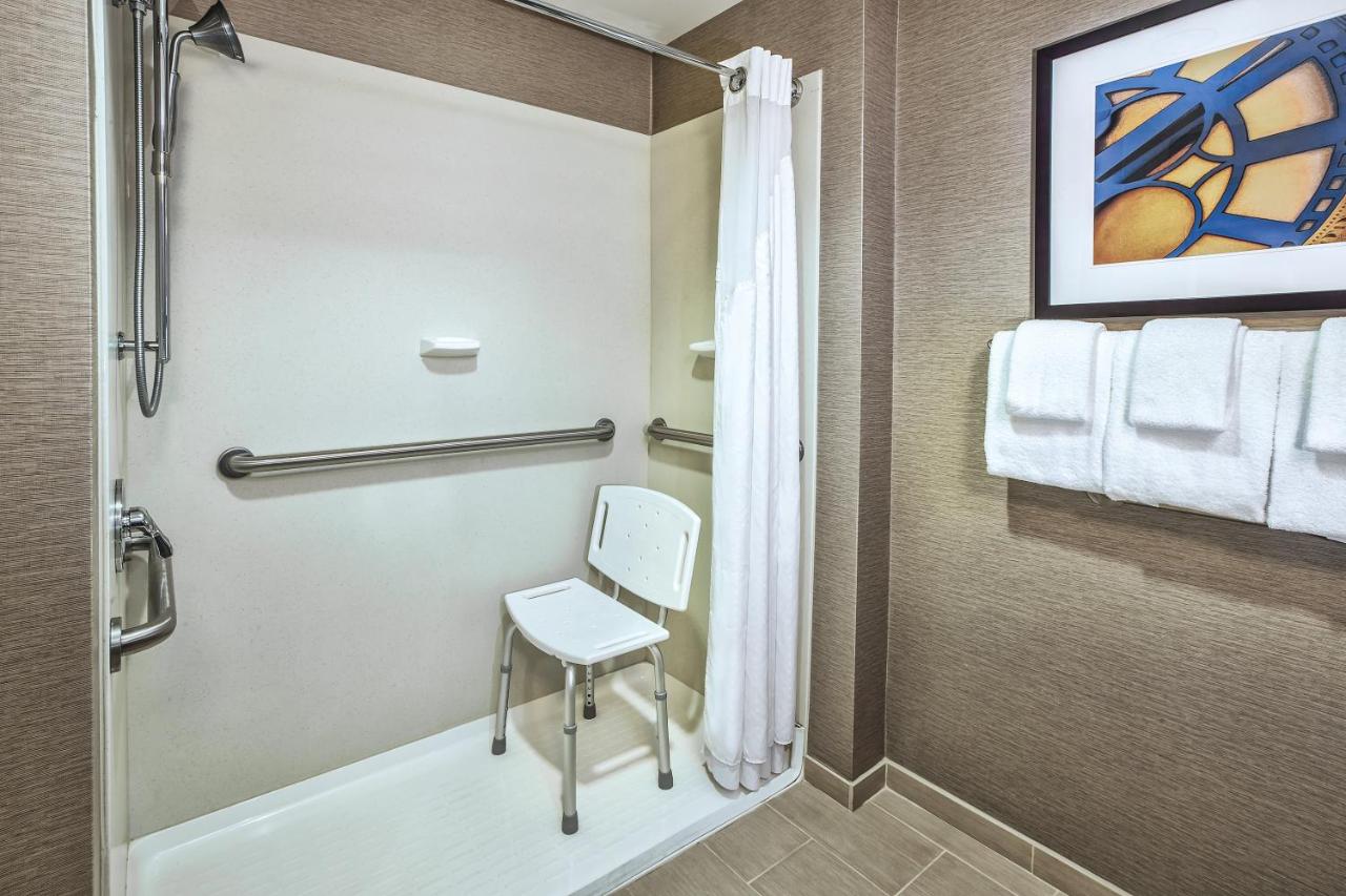 | Holiday Inn Express & Suites Dayton South - I-675, an IHG Hotel
