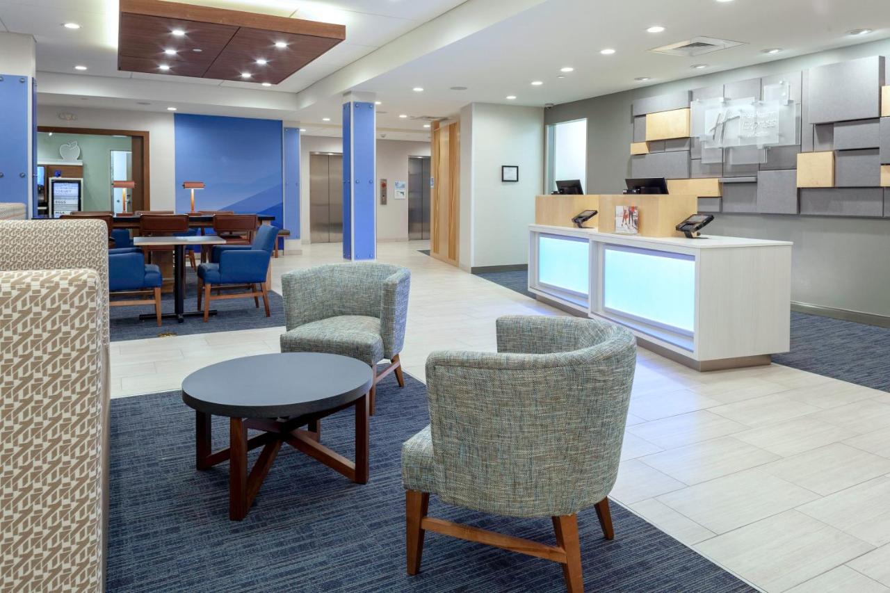 | Holiday Inn Express & Suites Phoenix East - Gilbert, an IHG Hotel