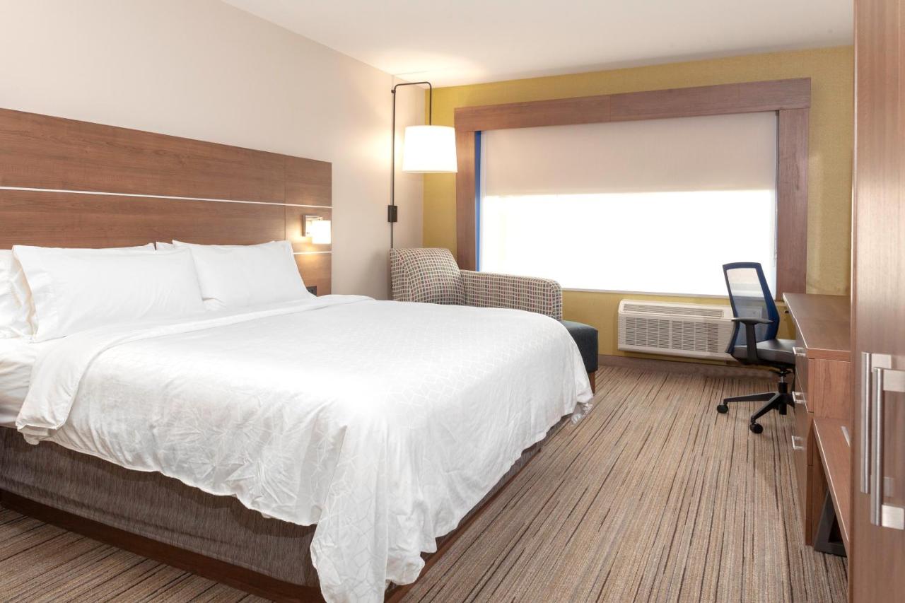 | Holiday Inn Express & Suites Phoenix East - Gilbert, an IHG Hotel