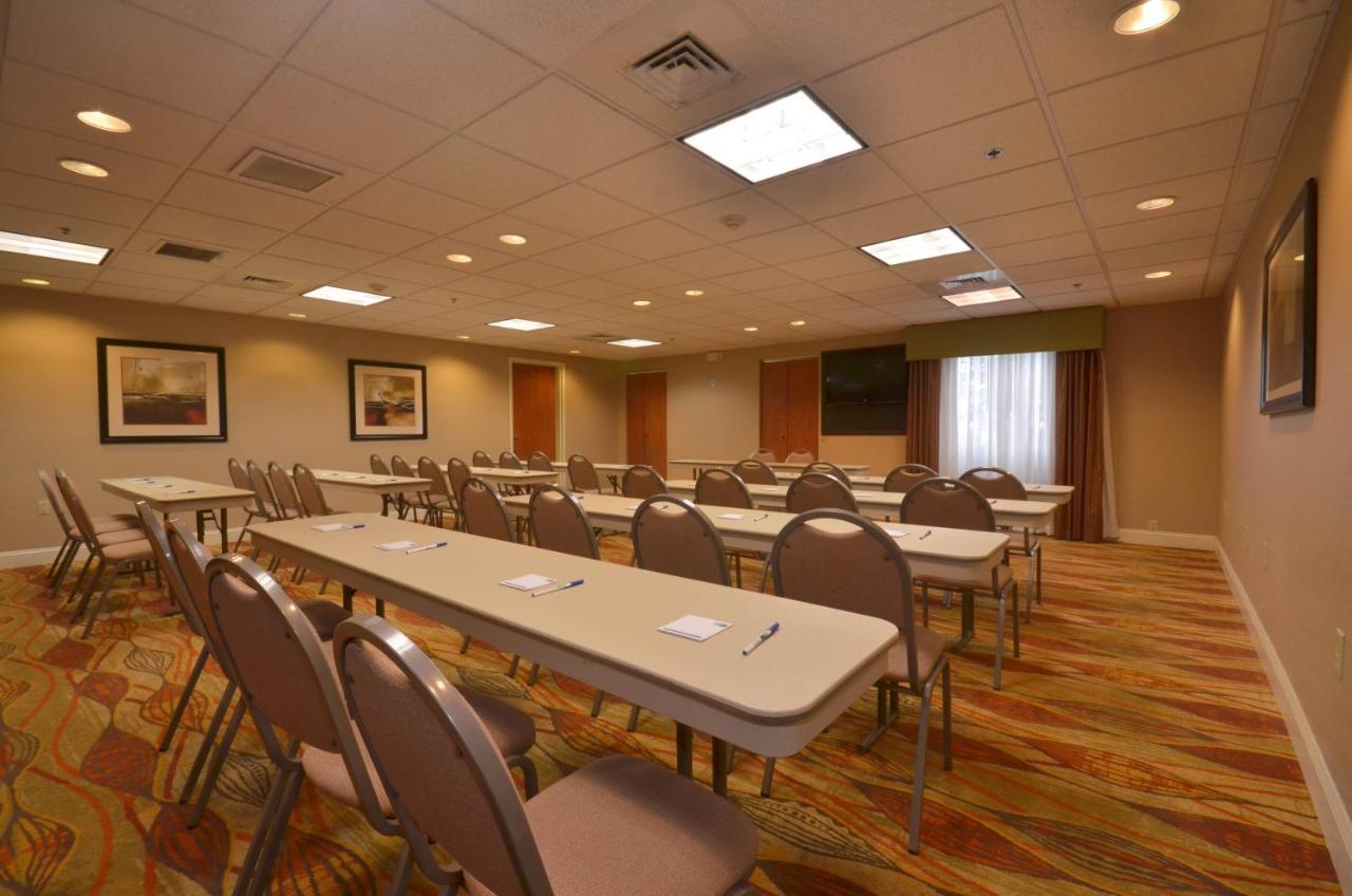 | Holiday Inn Express & Suites Pine Bluff/Pines Mall, an IHG Hotel