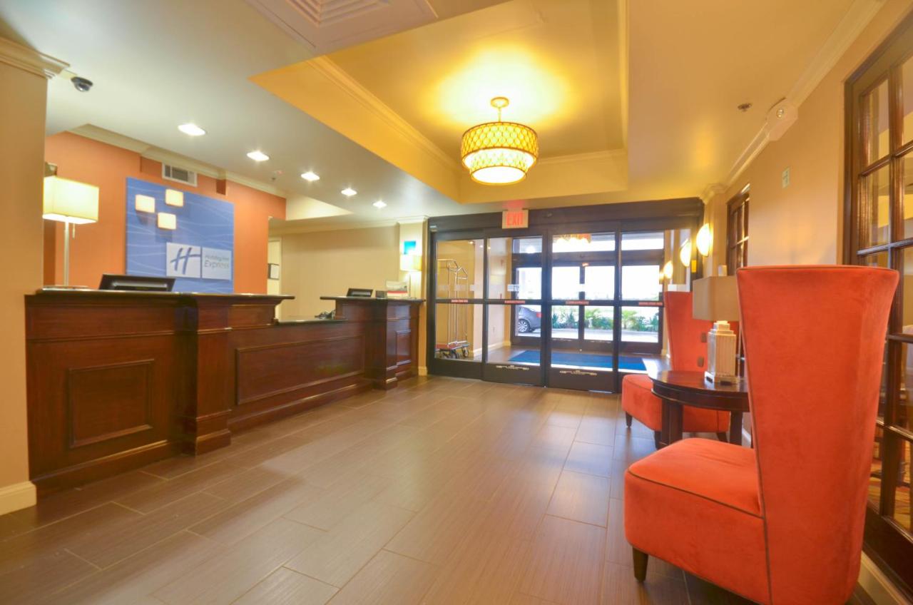 | Holiday Inn Express & Suites Pine Bluff/Pines Mall, an IHG Hotel