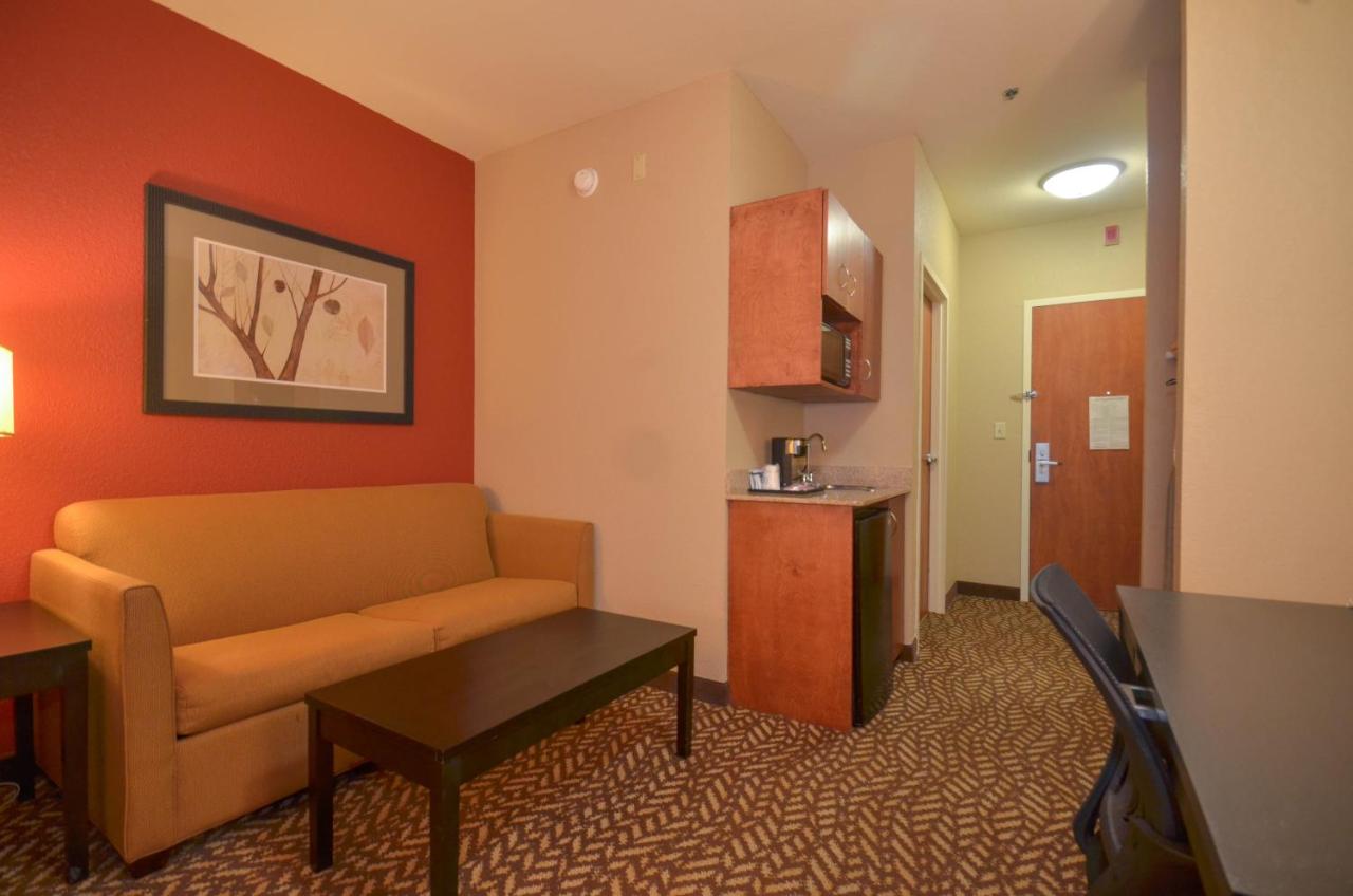 | Holiday Inn Express & Suites Pine Bluff/Pines Mall, an IHG Hotel