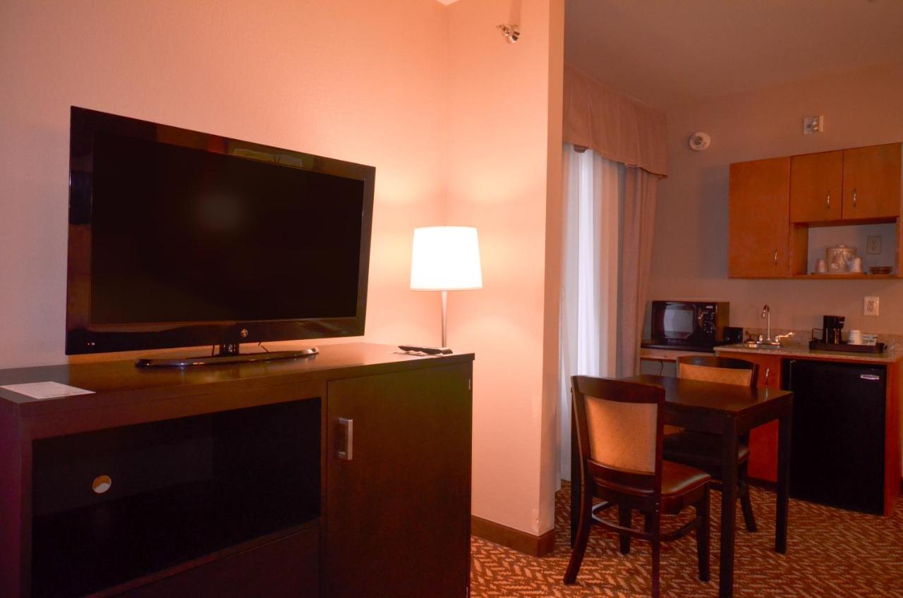 | Holiday Inn Express & Suites Pine Bluff/Pines Mall, an IHG Hotel