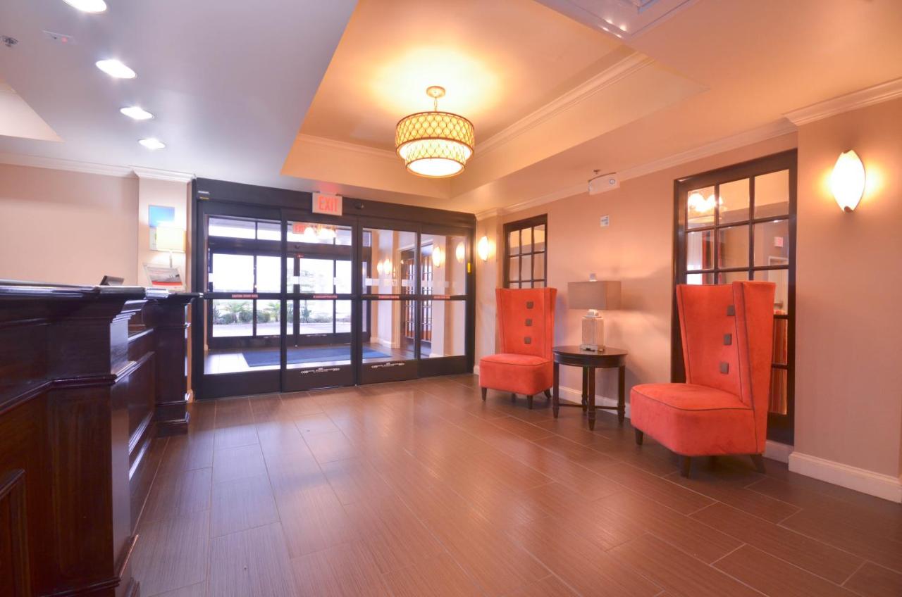 | Holiday Inn Express & Suites Pine Bluff/Pines Mall, an IHG Hotel