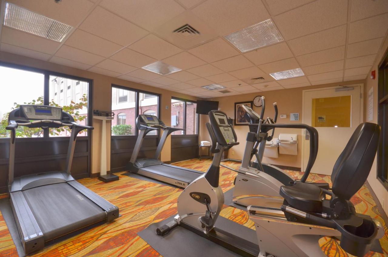 | Holiday Inn Express & Suites Pine Bluff/Pines Mall, an IHG Hotel