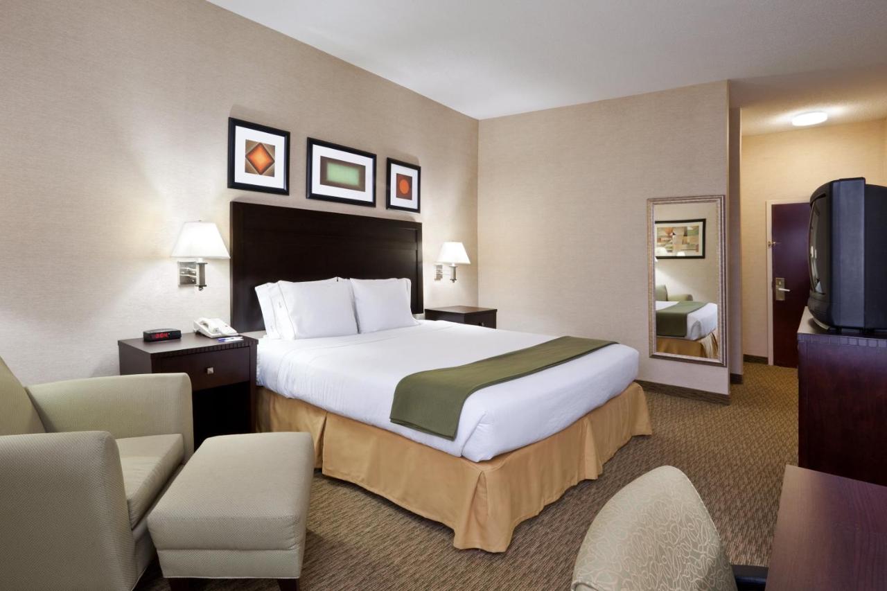  | Holiday Inn Express Hotel & Suites Cleveland-Streetsboro