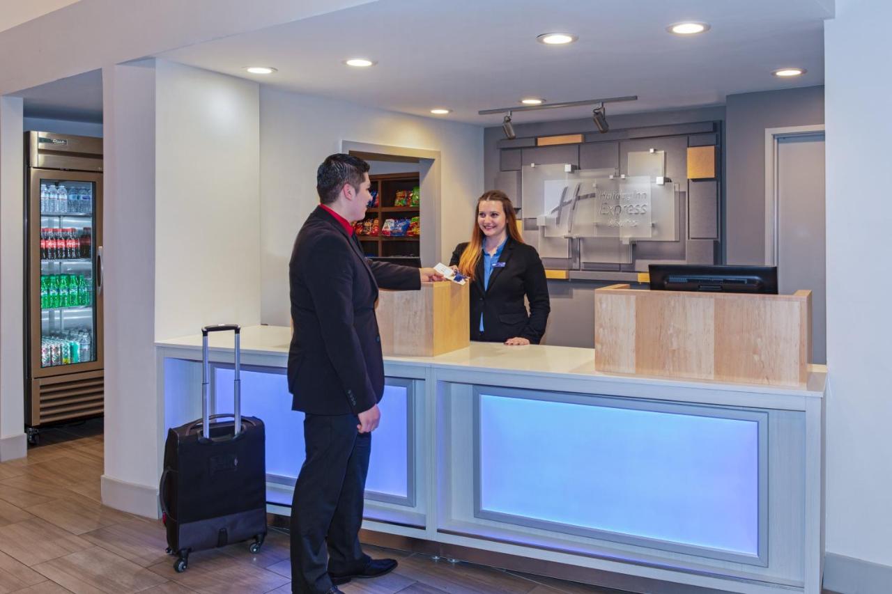 Holiday Inn Express & Suites Phoenix Tempe - University