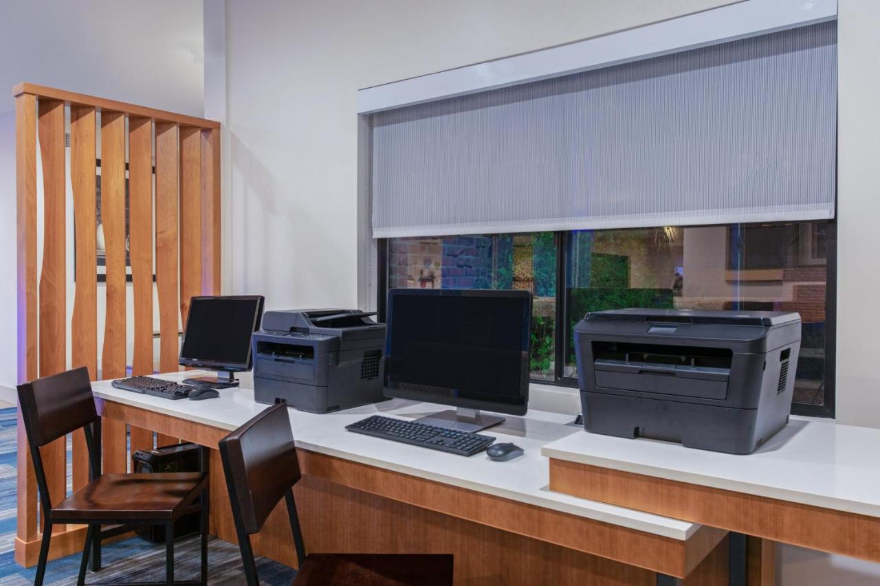  | Holiday Inn Express & Suites Phoenix Tempe - University