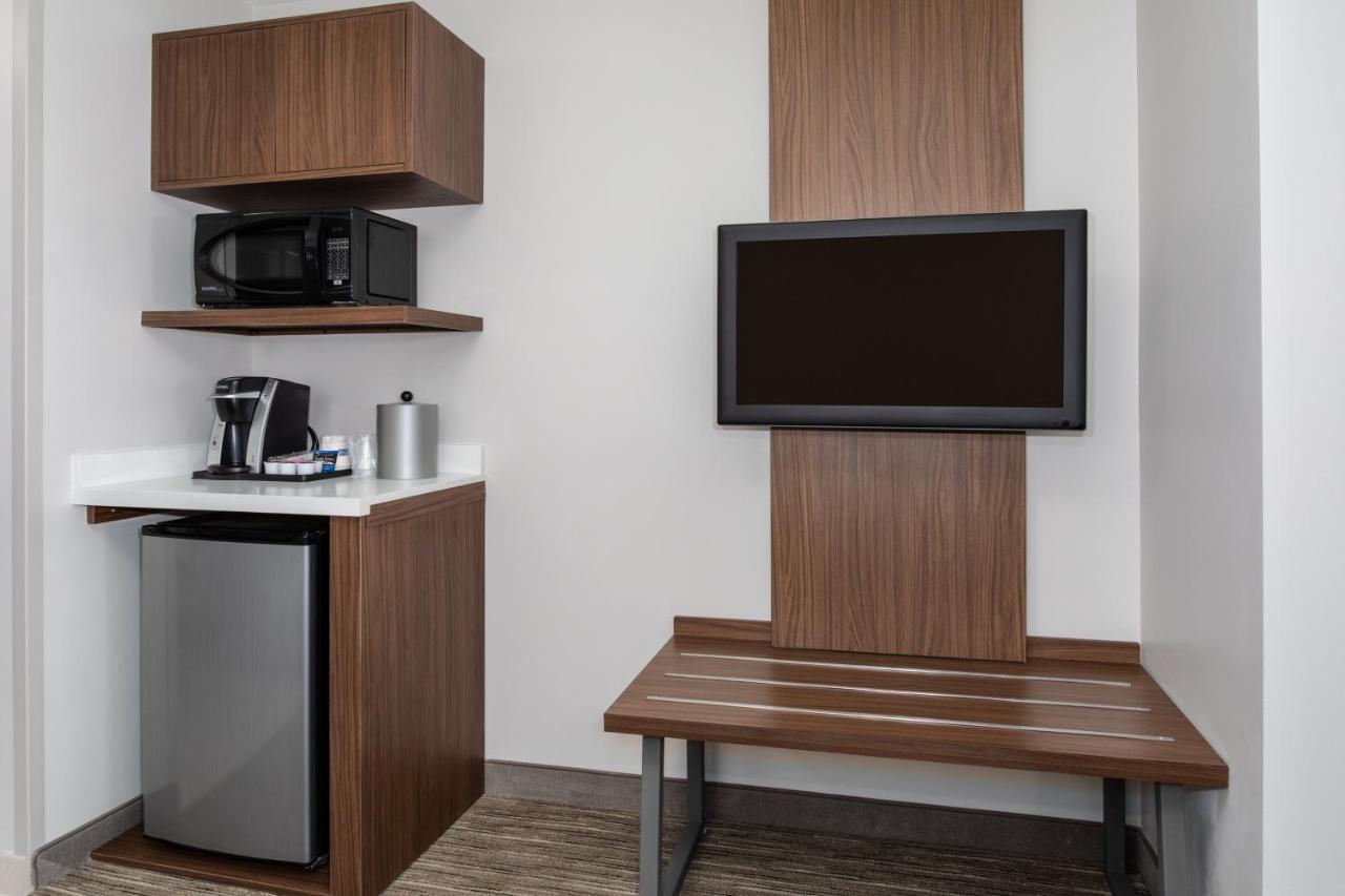  | Holiday Inn Express & Suites Phoenix Tempe - University