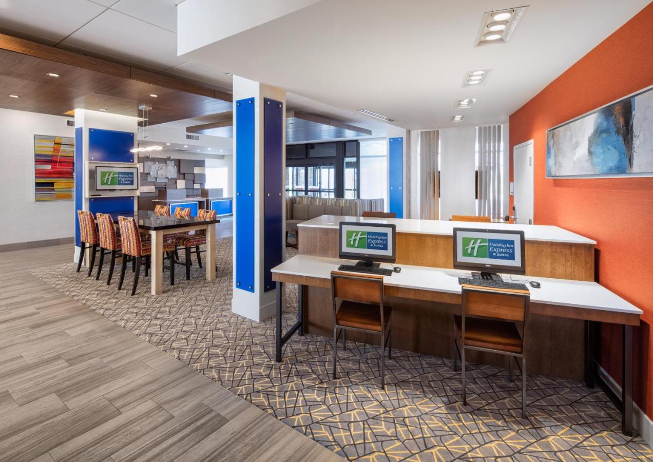  | Holiday Inn Express & Suites East Peoria - Riverfront