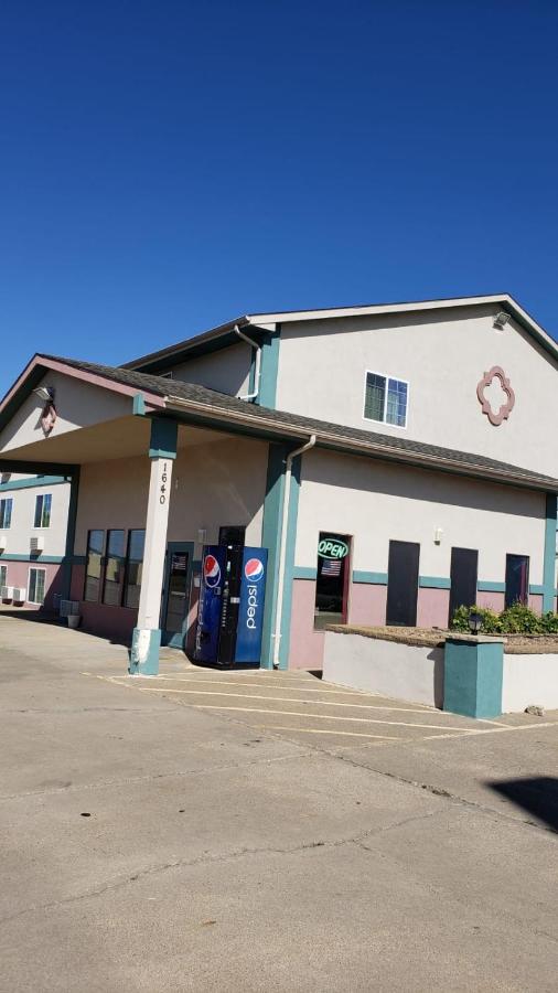 | Value Inn & Suites Salina