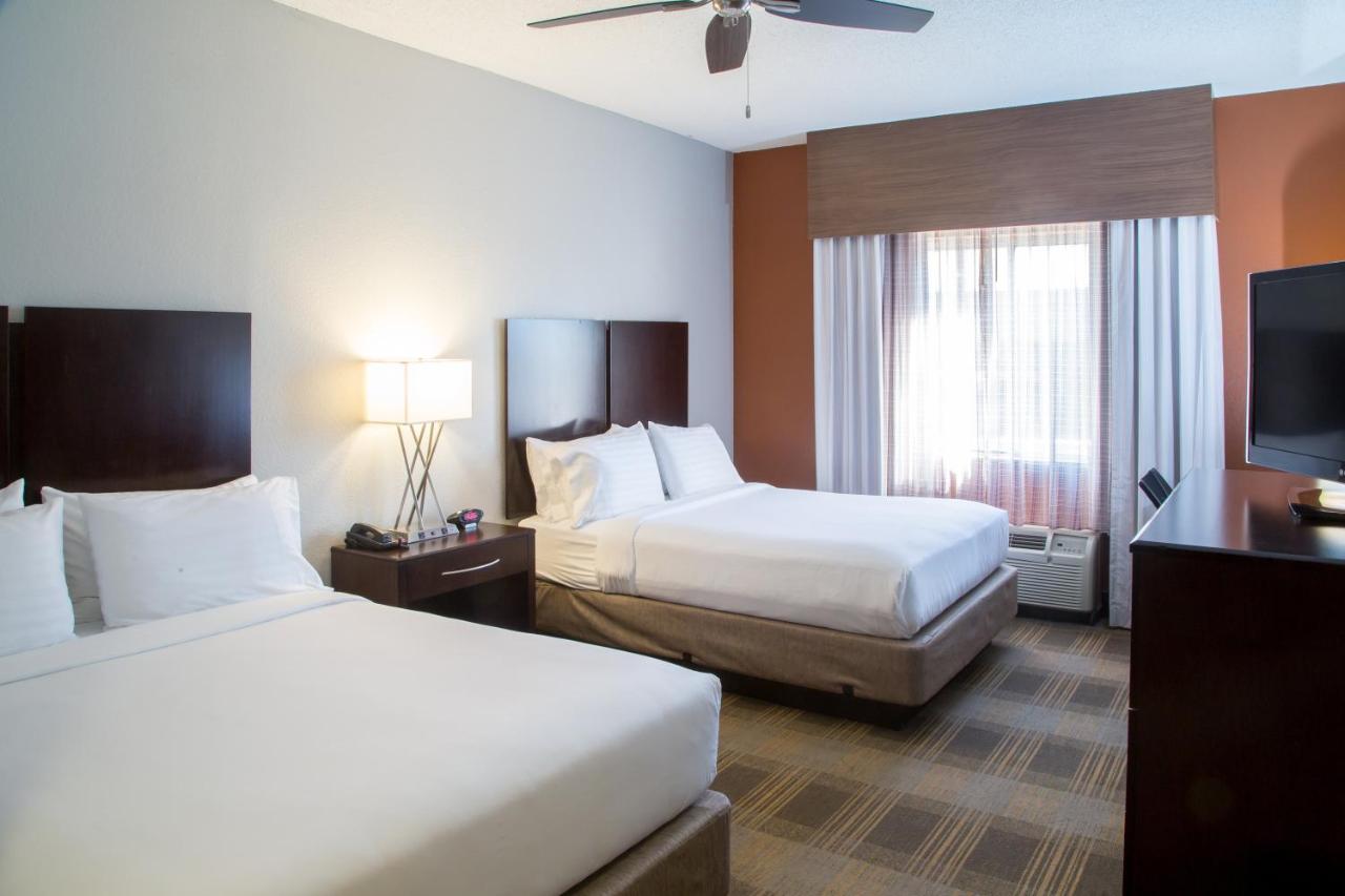 Queen Room at Holiday Inn Express Hotel & Suites Oxford by IHG