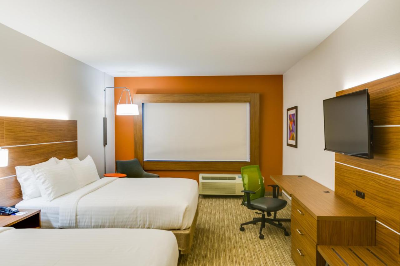 Twin Room - Disability - Hearing Accessible - Non-Smoking at Holiday Inn Express & Suites Russellville by IHG