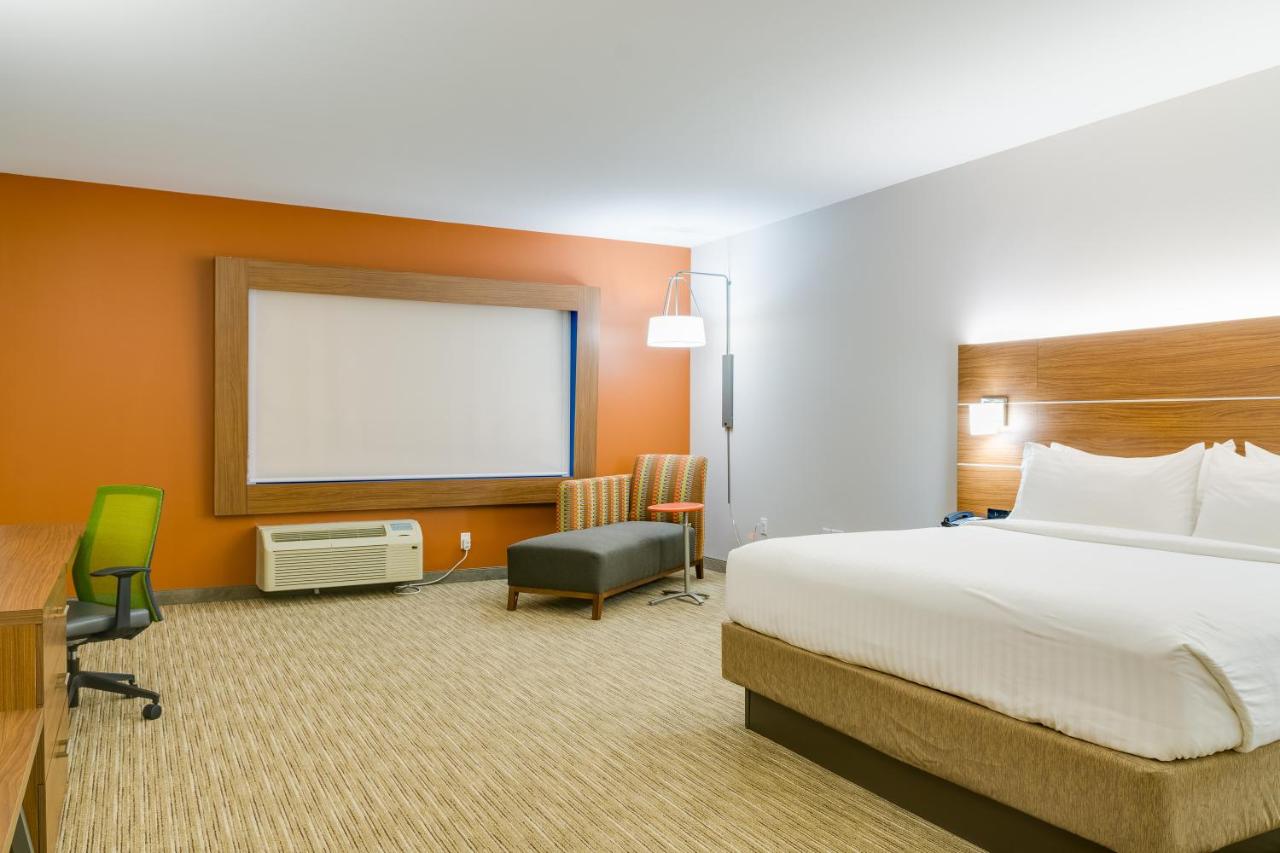 Executive King Room at Holiday Inn Express & Suites Russellville by IHG