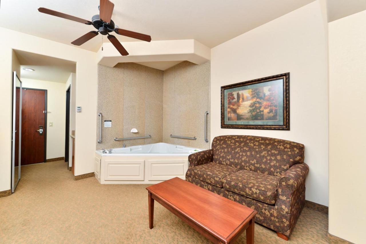 King Suite with Spa Bath at Holiday Inn Express Hotel and Suites Las Cruces by IHG