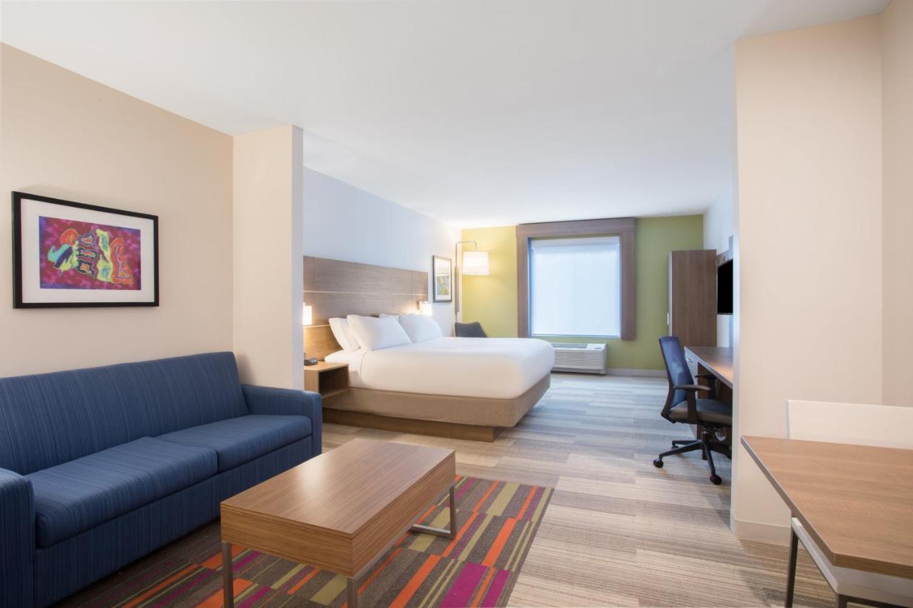Suite - Mobility Access Roll in Shower/Non-Smoking at Holiday Inn Express & Suites Owings Mills-Baltimore Area by IHG