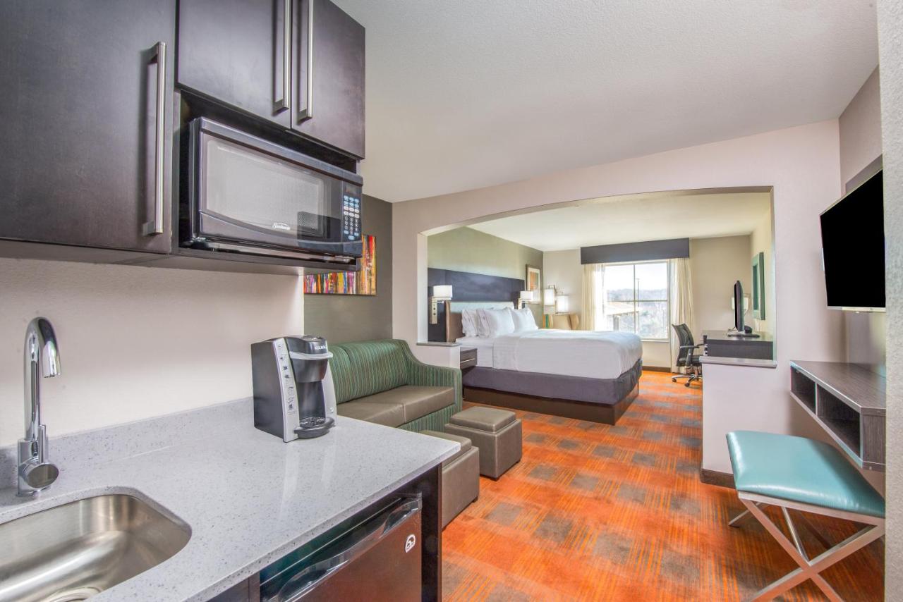  | Holiday Inn Express & Suites Shawnee-Kansas City West, an IHG Hotel