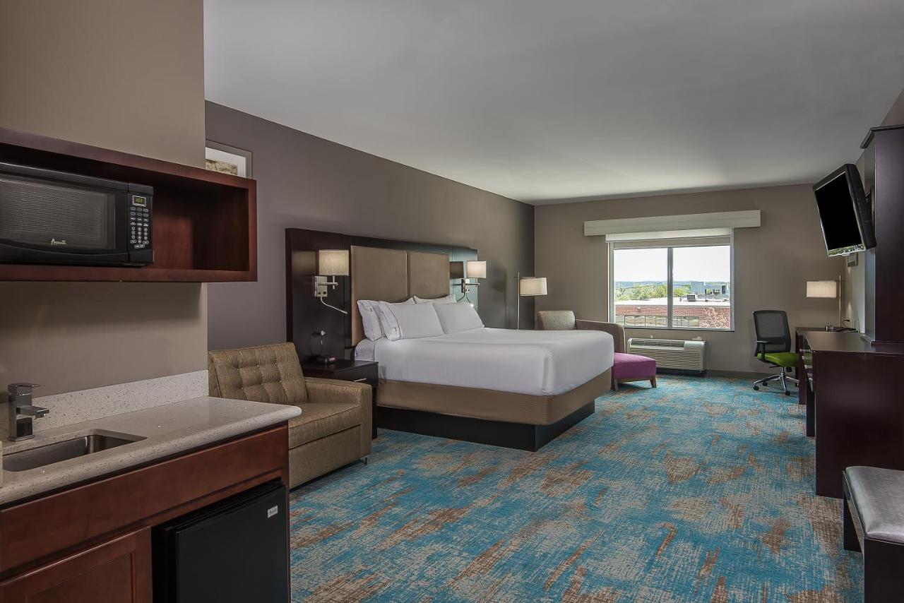 | Holiday Inn Express & Suites Norwood, an IHG Hotel