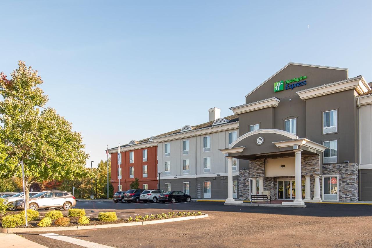 | Holiday Inn Express & Suites Philadelphia - Mt Laurel, an IHG Hotel