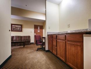 Room #7863816 at Country Inn & Suites by Radisson, Pickerington, OH
