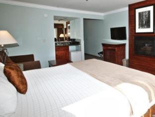Room #33435921 at Best Western Plus Forest Park Inn