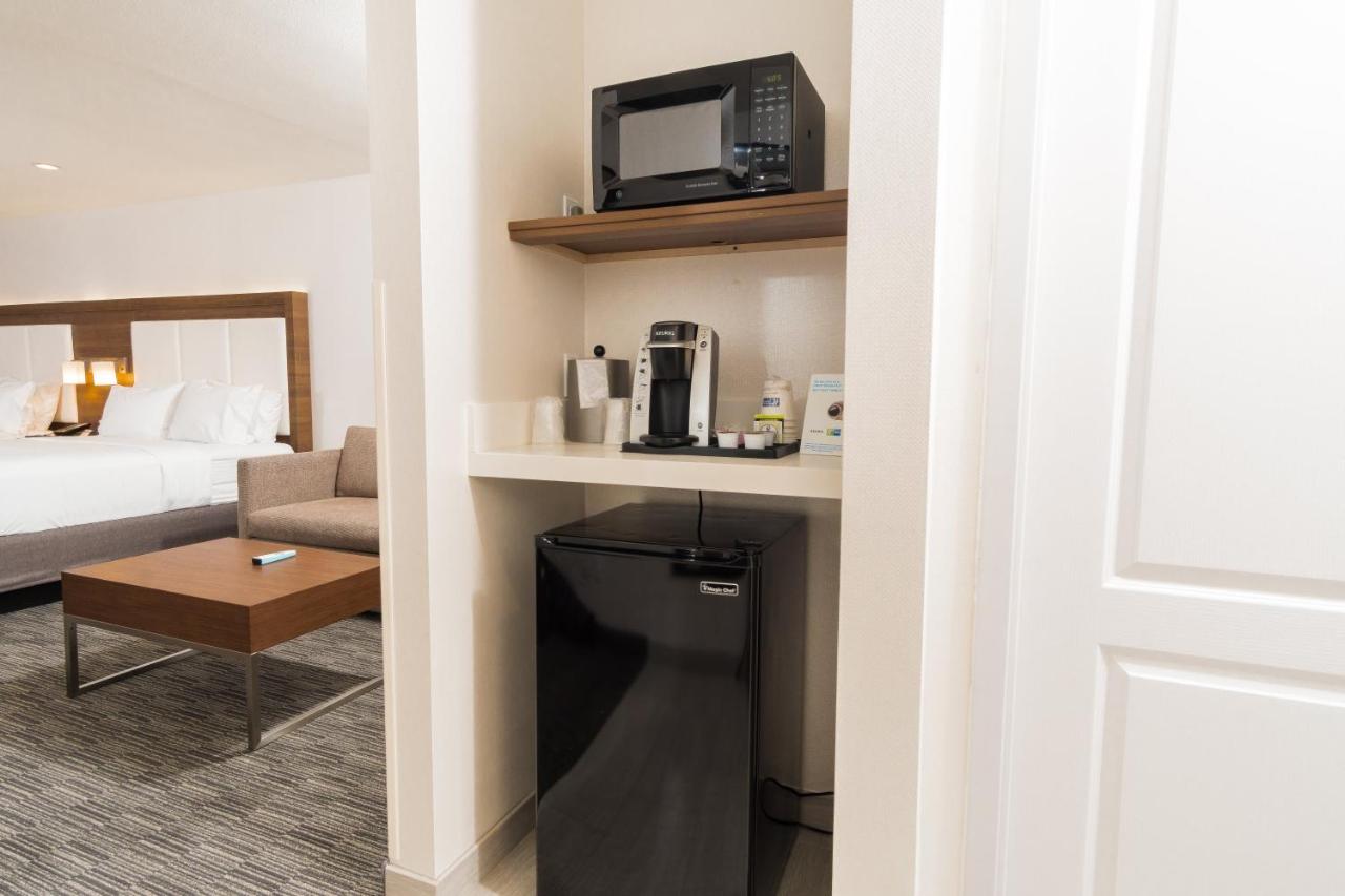 Executive Queen Suite with Two Queen Beds at Holiday Inn Express Hotel & Suites Hollywood Walk of Fame by IHG