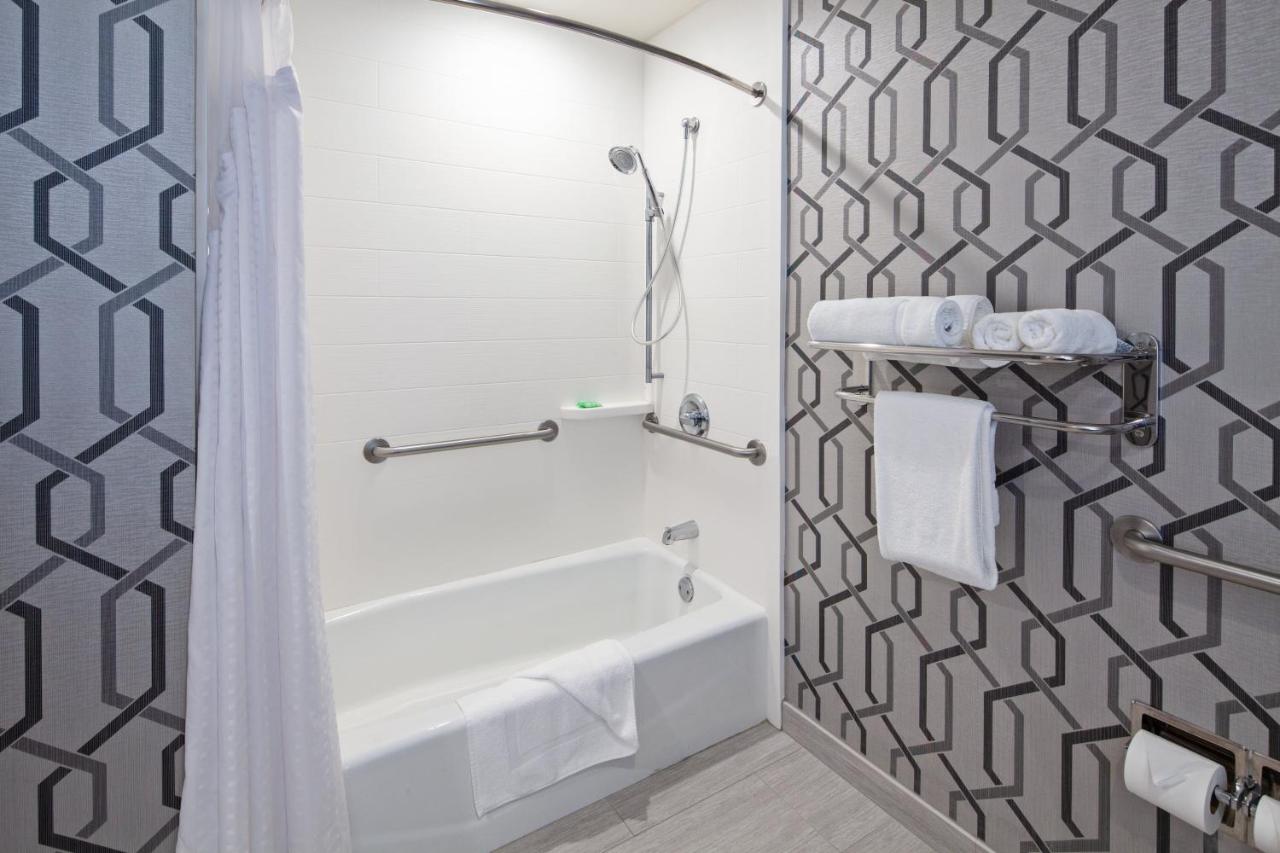 King Suite with Hear Mobility Access Tub - Non-Smoking at Holiday Inn Express Hotel & Suites Hollywood Walk of Fame by IHG