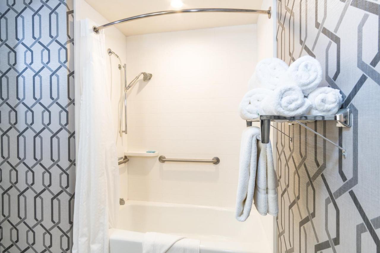 King Suite with Hear Mobility Access Tub - Non-Smoking at Holiday Inn Express Hotel & Suites Hollywood Walk of Fame by IHG