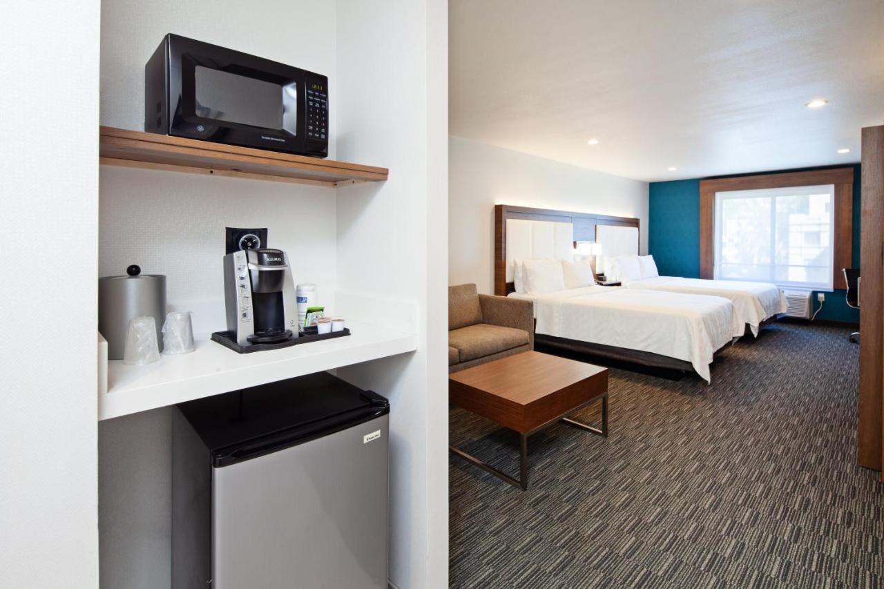 Executive Queen Suite with Two Queen Beds at Holiday Inn Express Hotel & Suites Hollywood Walk of Fame by IHG