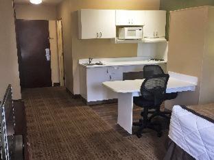 Room #50178509 at Extended Stay America Suites Kansas City Airport