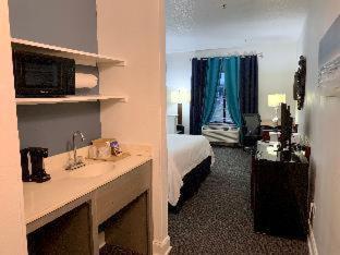 Room #491918010 at Hotel Pensacola