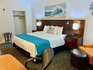 Room #491918010 at Hotel Pensacola