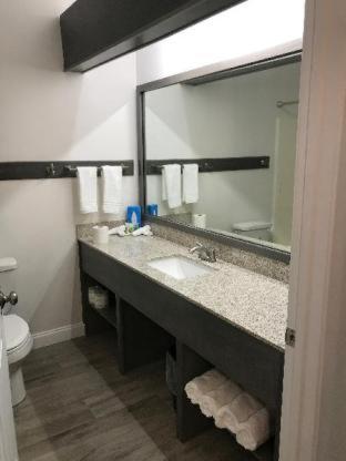 Room #491918012 at Hotel Pensacola