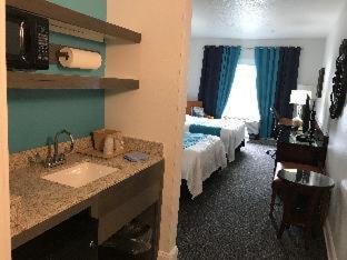 Room #491918012 at Hotel Pensacola