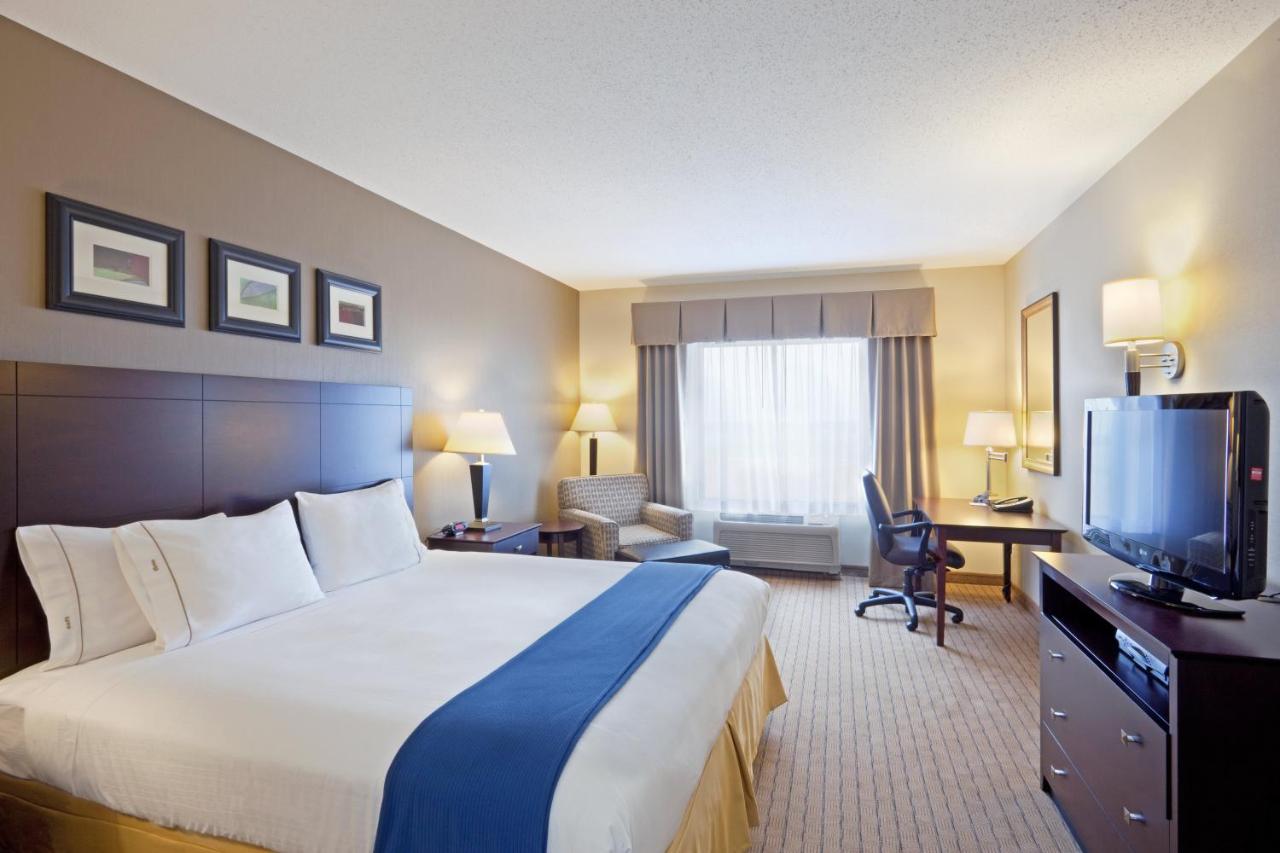 | Holiday Inn Express & Suites Malone, an IHG Hotel