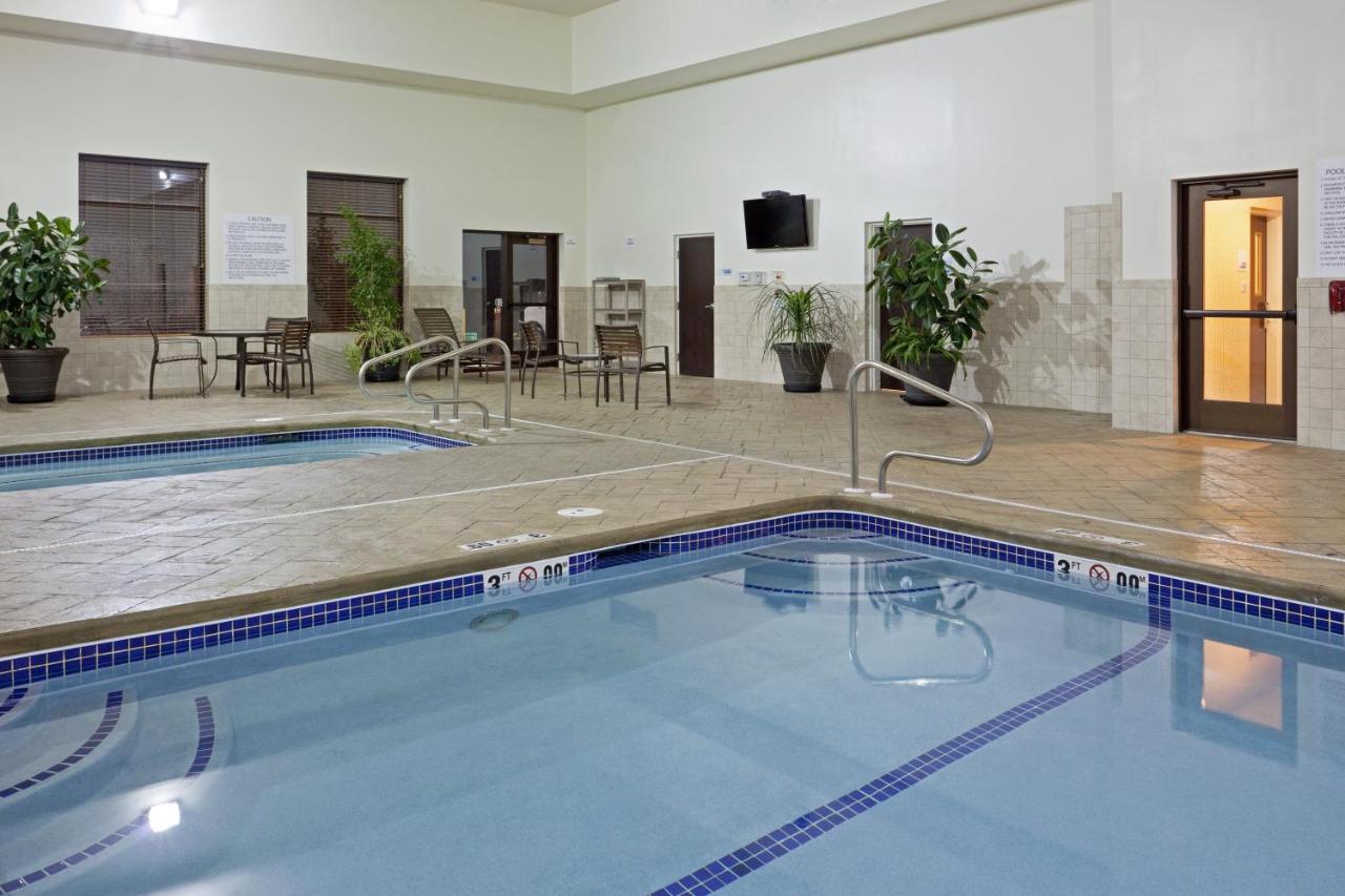 | Holiday Inn Express & Suites Malone, an IHG Hotel