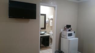 Room #2974908 at Monterey Fairgrounds Inn